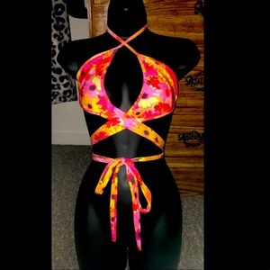 Wrap around Daisy top